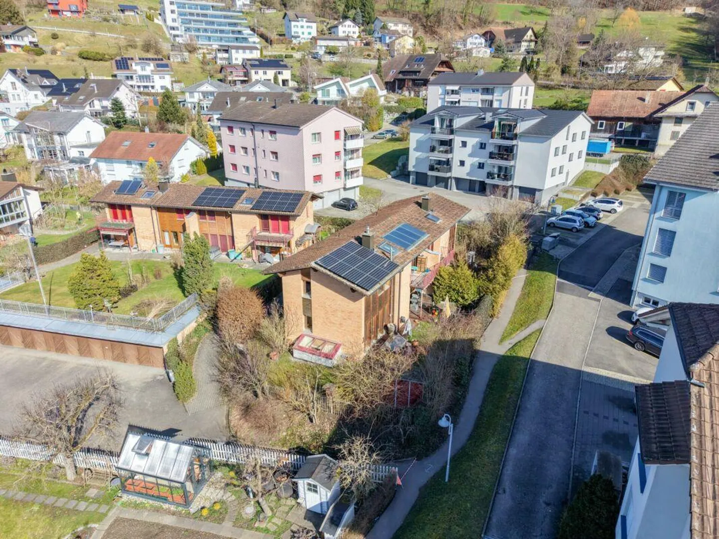 Familienglück mit Garten - Foto 1 von 15