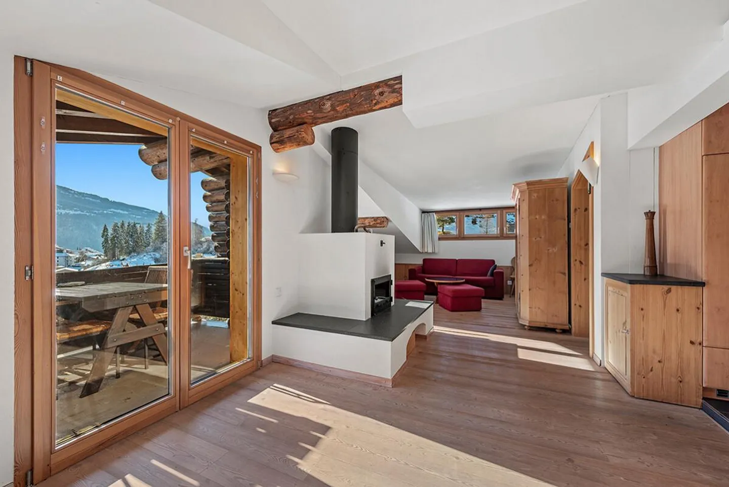 Laax : appartement en attique ensoleillé avec vue panoramique - Photo 2 sur 6