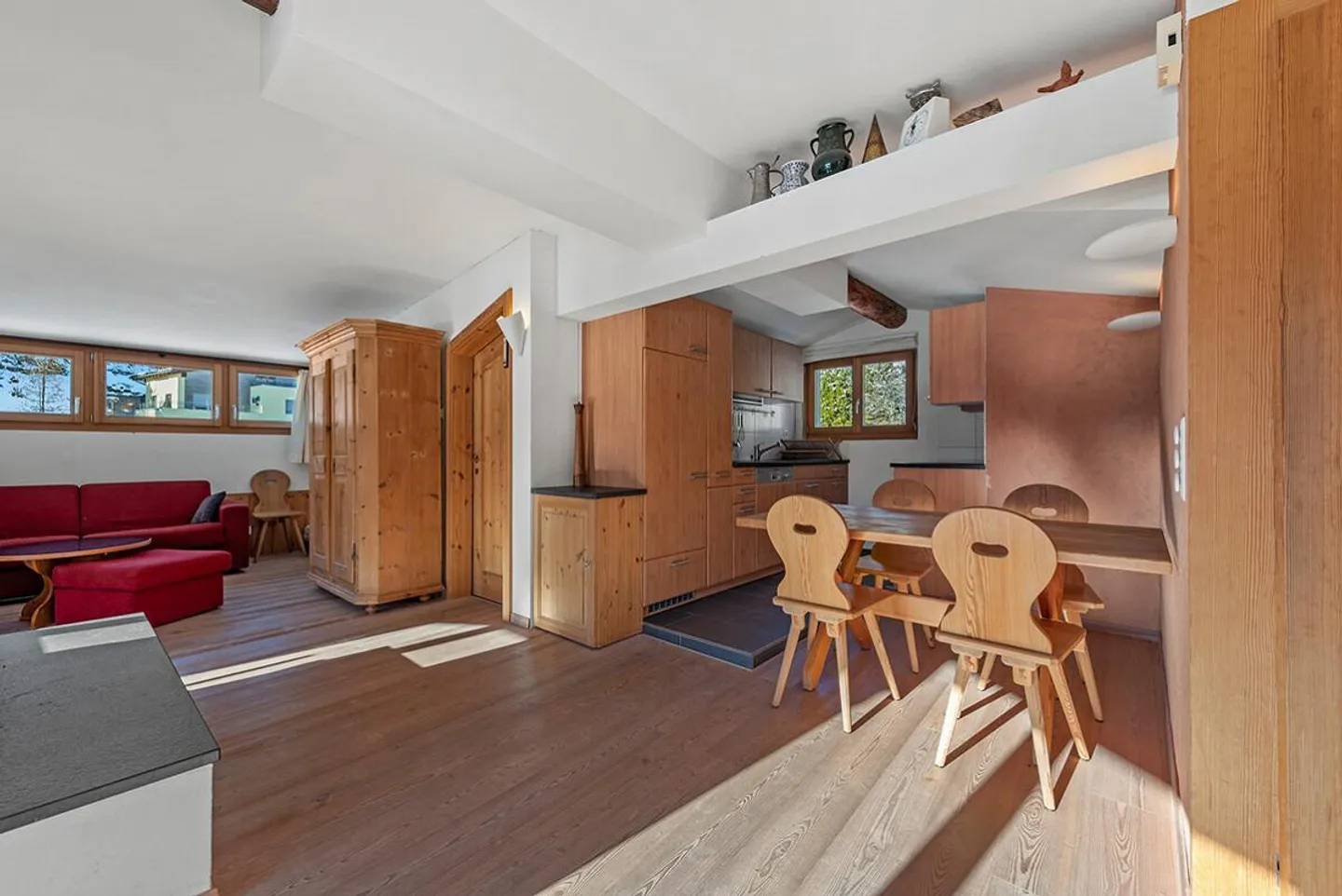 Laax : appartement en attique ensoleillé avec vue panoramique - Photo 3 sur 6