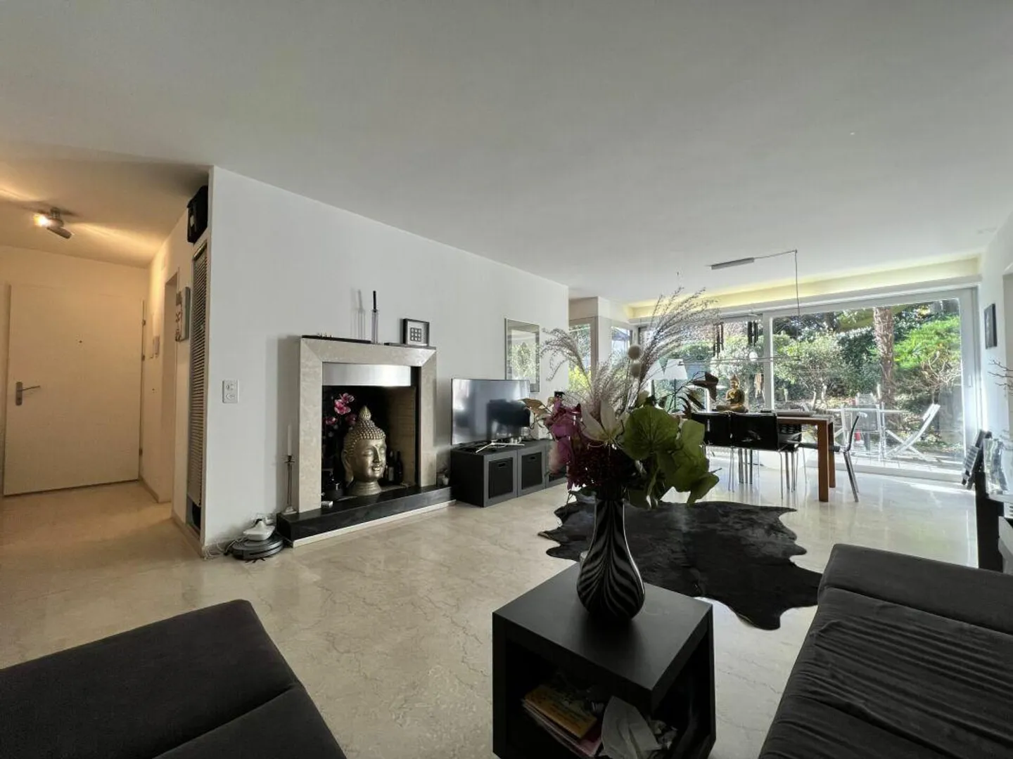 Elegant 2.5-room apartment with garden - Photo 1 of 22