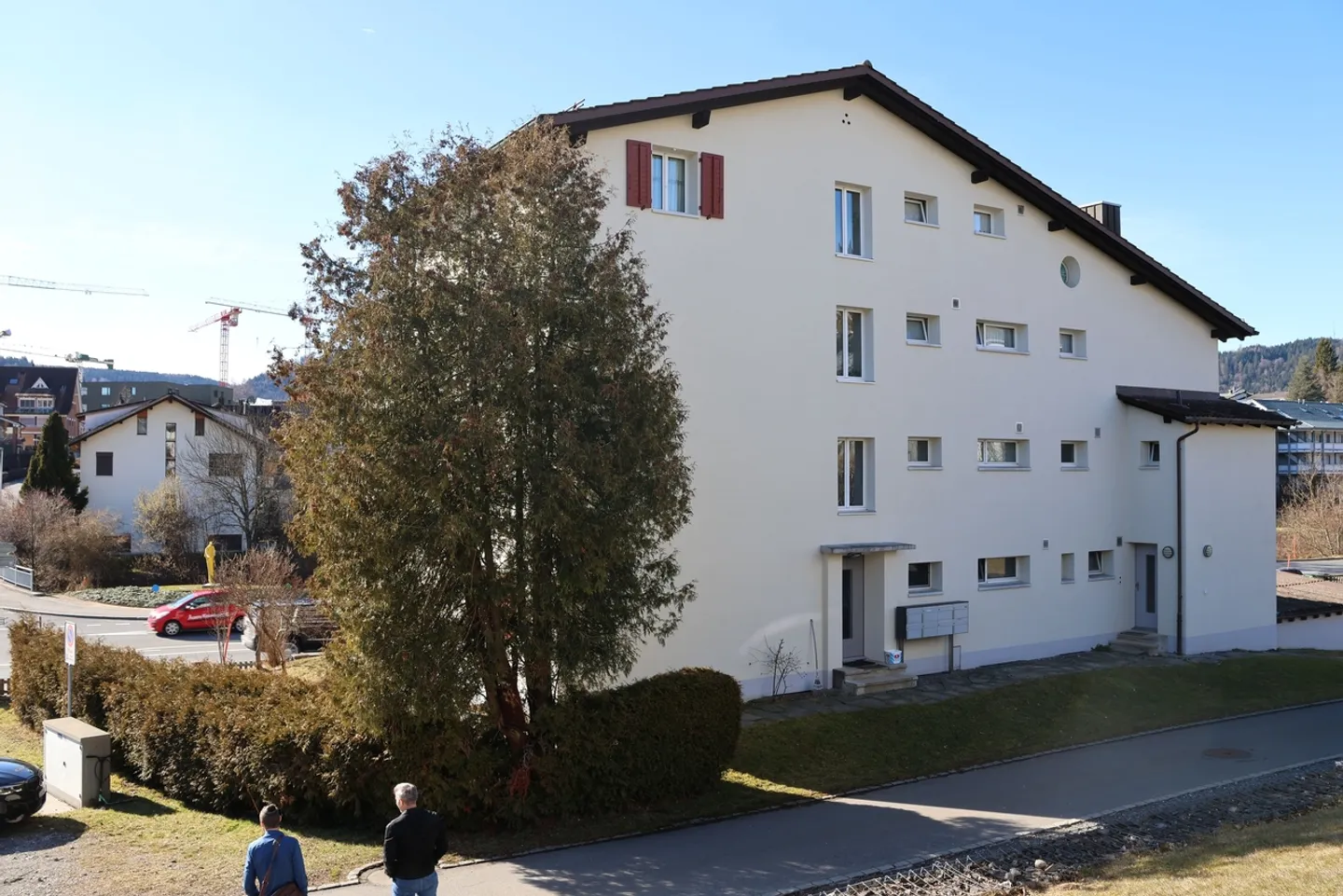 Attraktives Mehrfamilienhaus mit Rendite- und Entwicklungspotenzial in Unterägeri ZG - Photo 1 sur 11