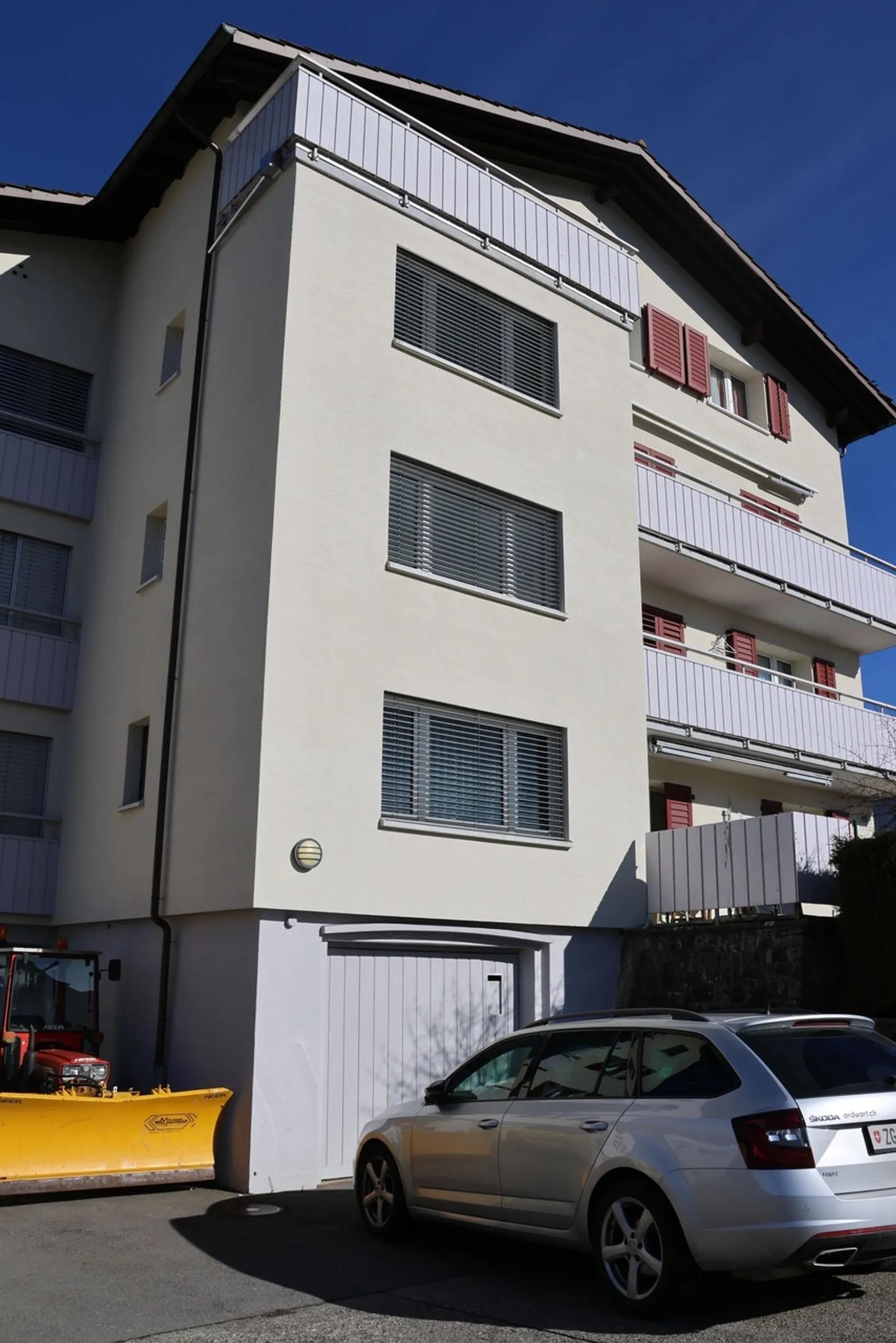 Attraktives Mehrfamilienhaus mit Rendite- und Entwicklungspotenzial in Unterägeri ZG - Photo 2 sur 11