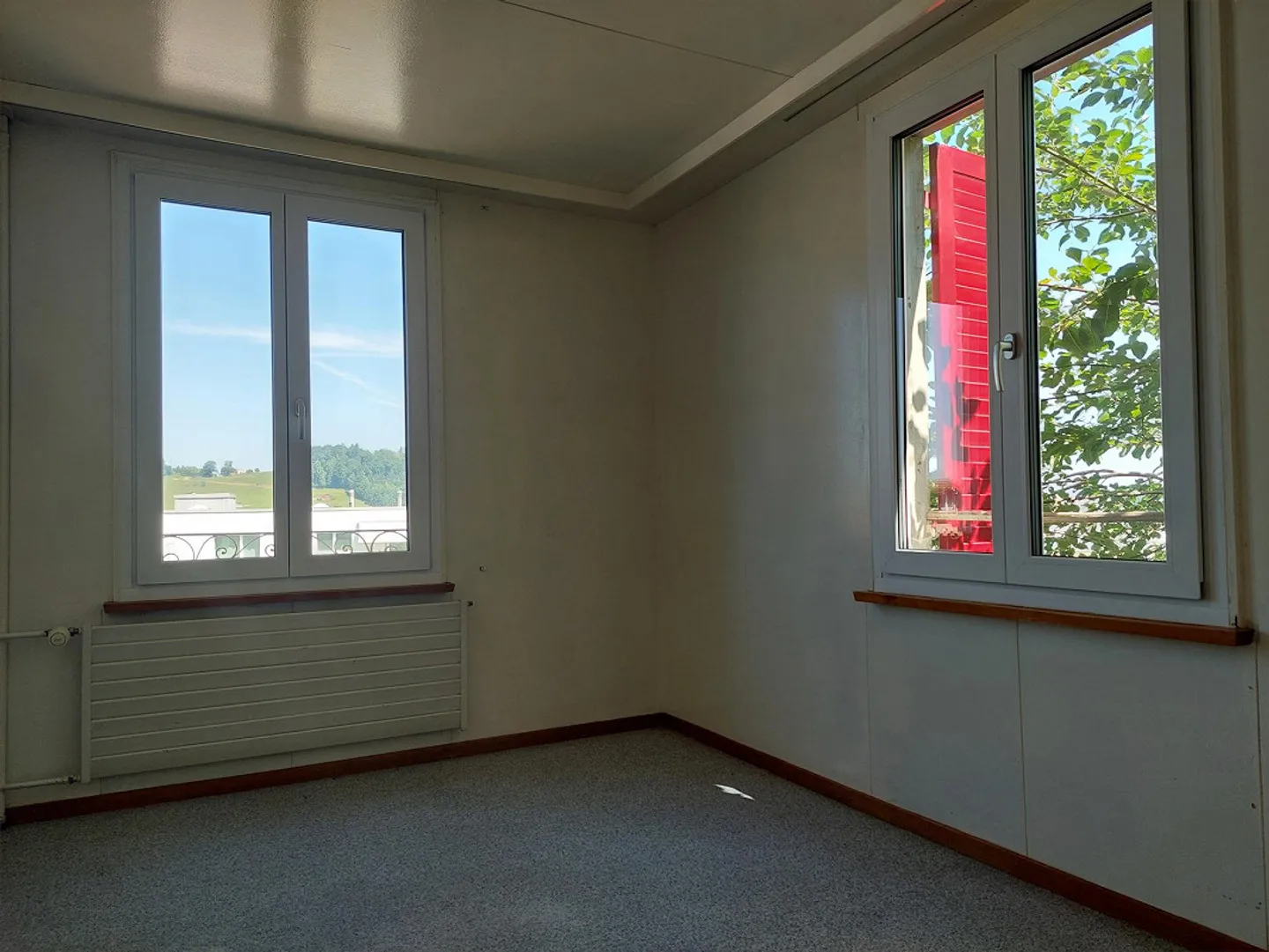 Centrally located 4-room apartment in a small multi-family house - Photo 2 of 11