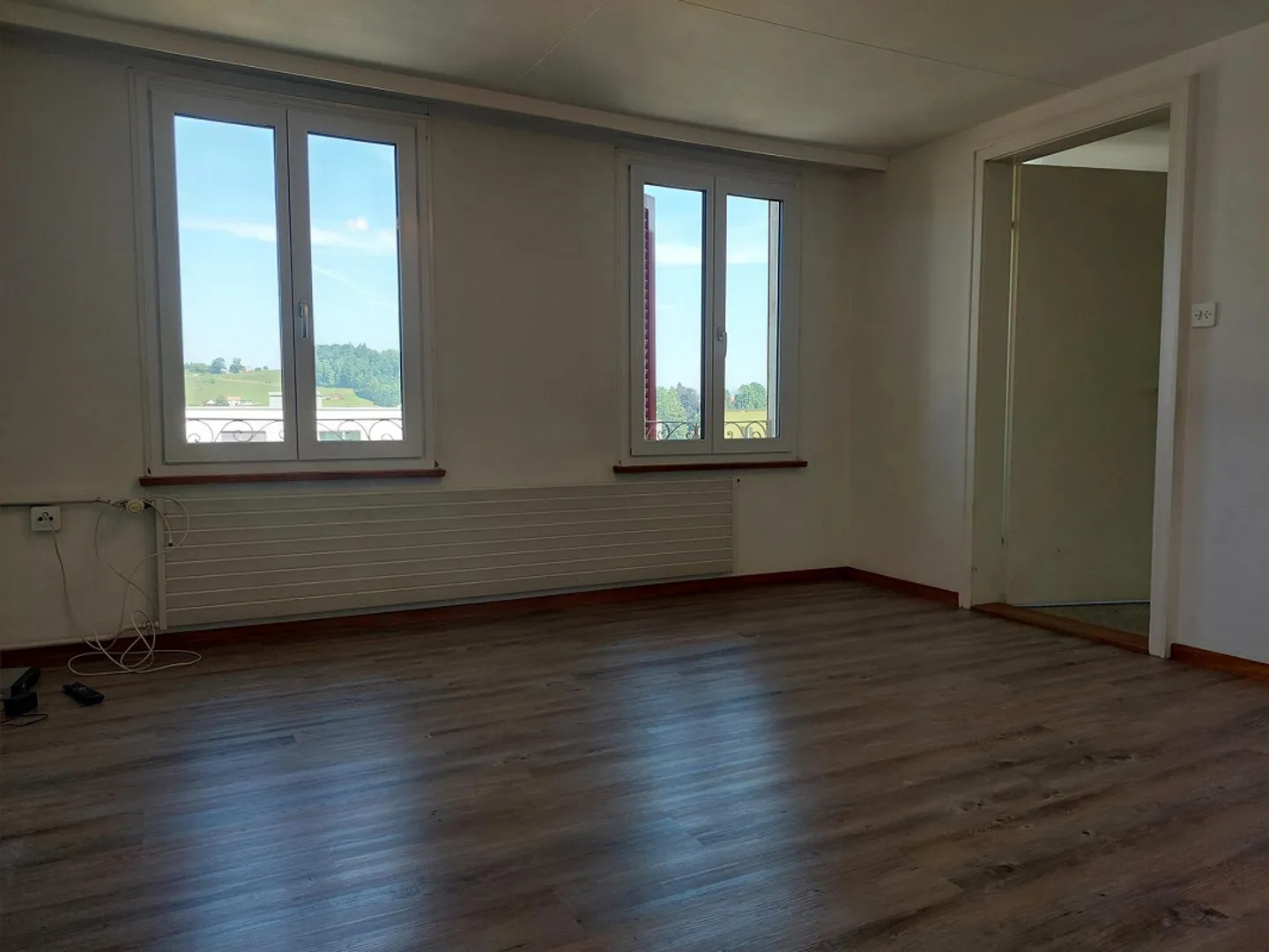 Centrally located 4-room apartment in a small multi-family house - Photo 1 of 11