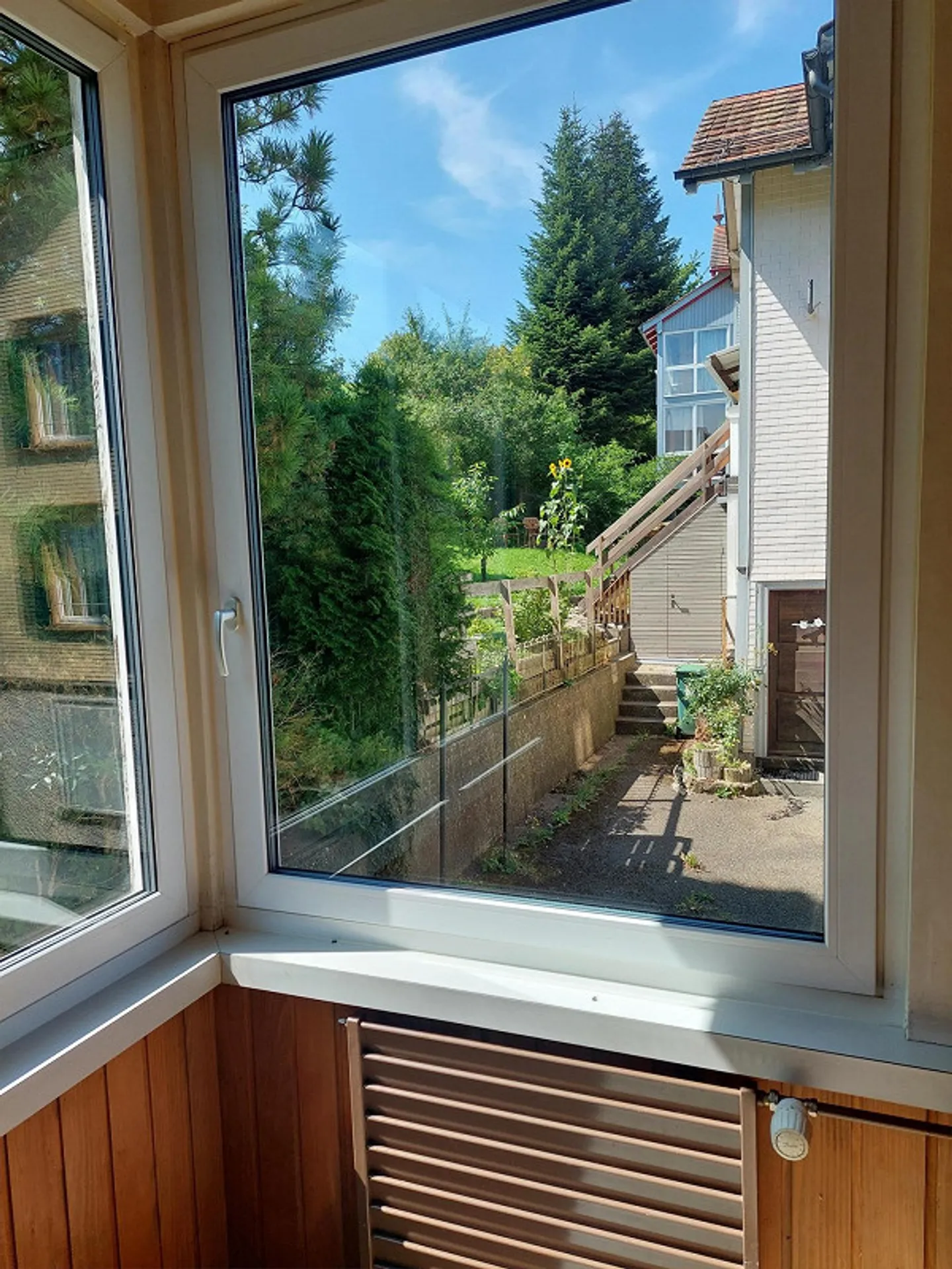 Centrally located 4-room apartment in a small multi-family house - Photo 10 of 11