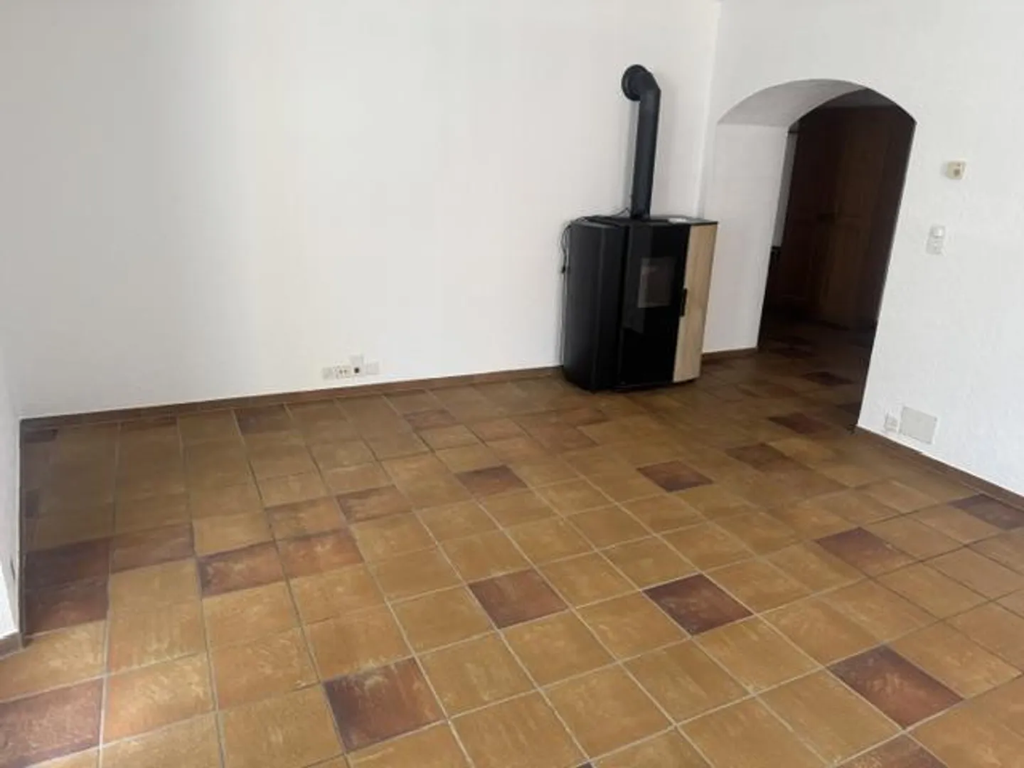 Appartamento 4.5 Z parzialmente arredato, fresco - Foto 1 di 5