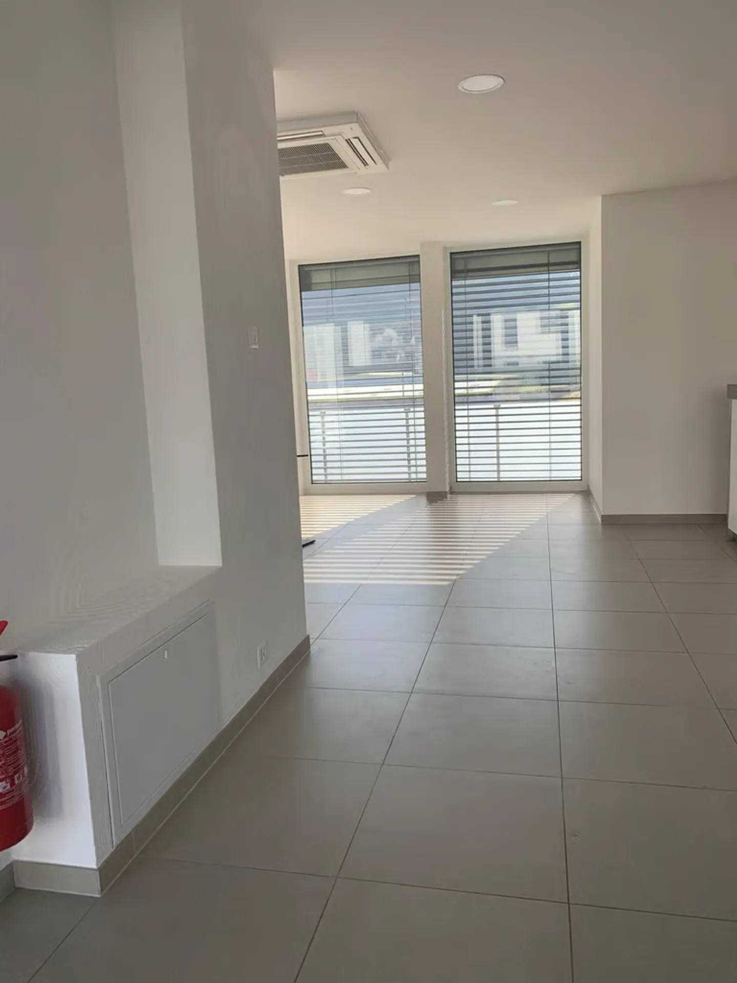 Commercial Space - Photo 5 of 12