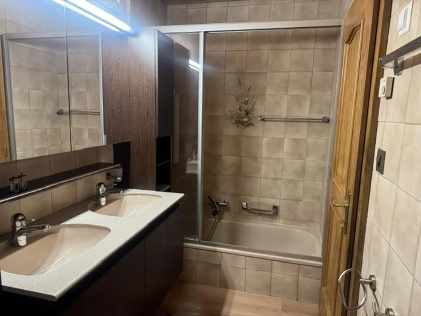 Appartamento 4.5 Z parzialmente arredato, fresco - Foto 3 di 5