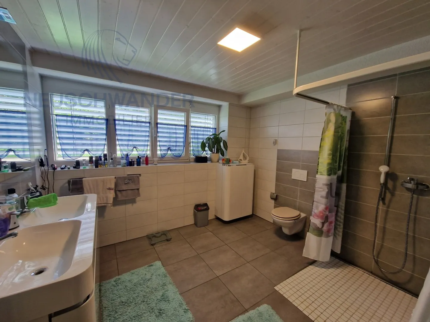 Ideal gelegen, mit zwei leicht zugänglichen Wohnungen - Foto 3 von 11