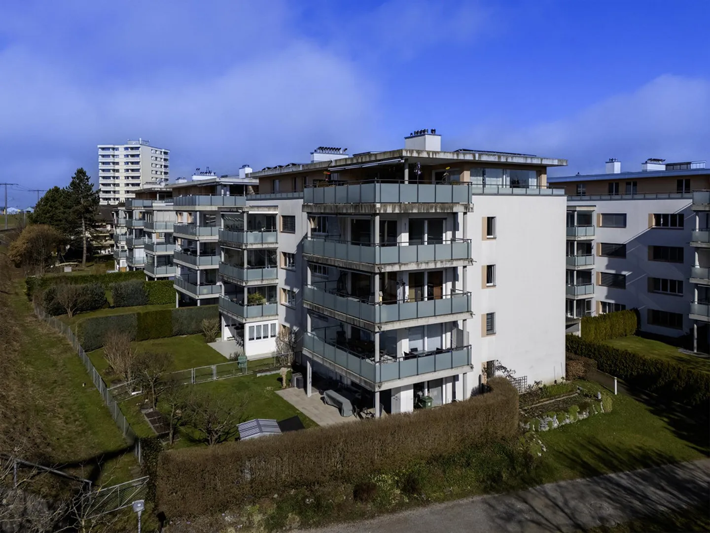 Spacious and bright 4.5 room apartment with balcony - Photo 1 of 21