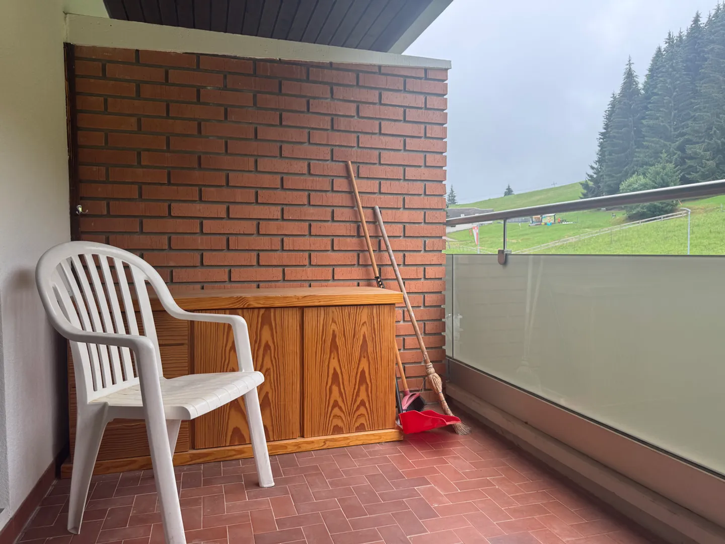 Partially furnished studio facing south with balcony in Torgon - Photo 3 of 10