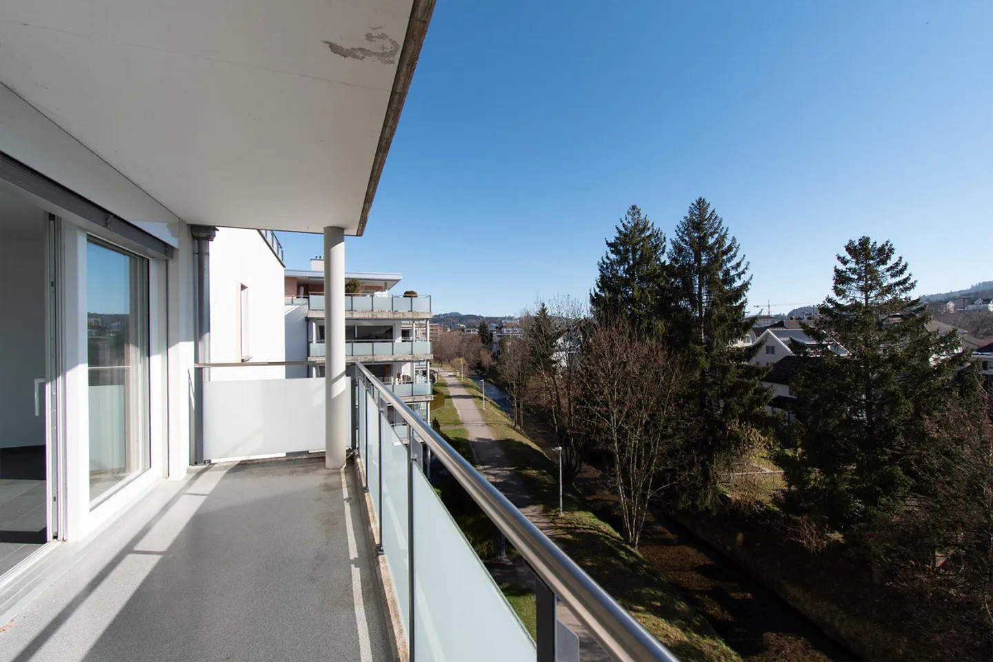 Spacious and bright 4.5 room apartment with balcony - Photo 7 of 21