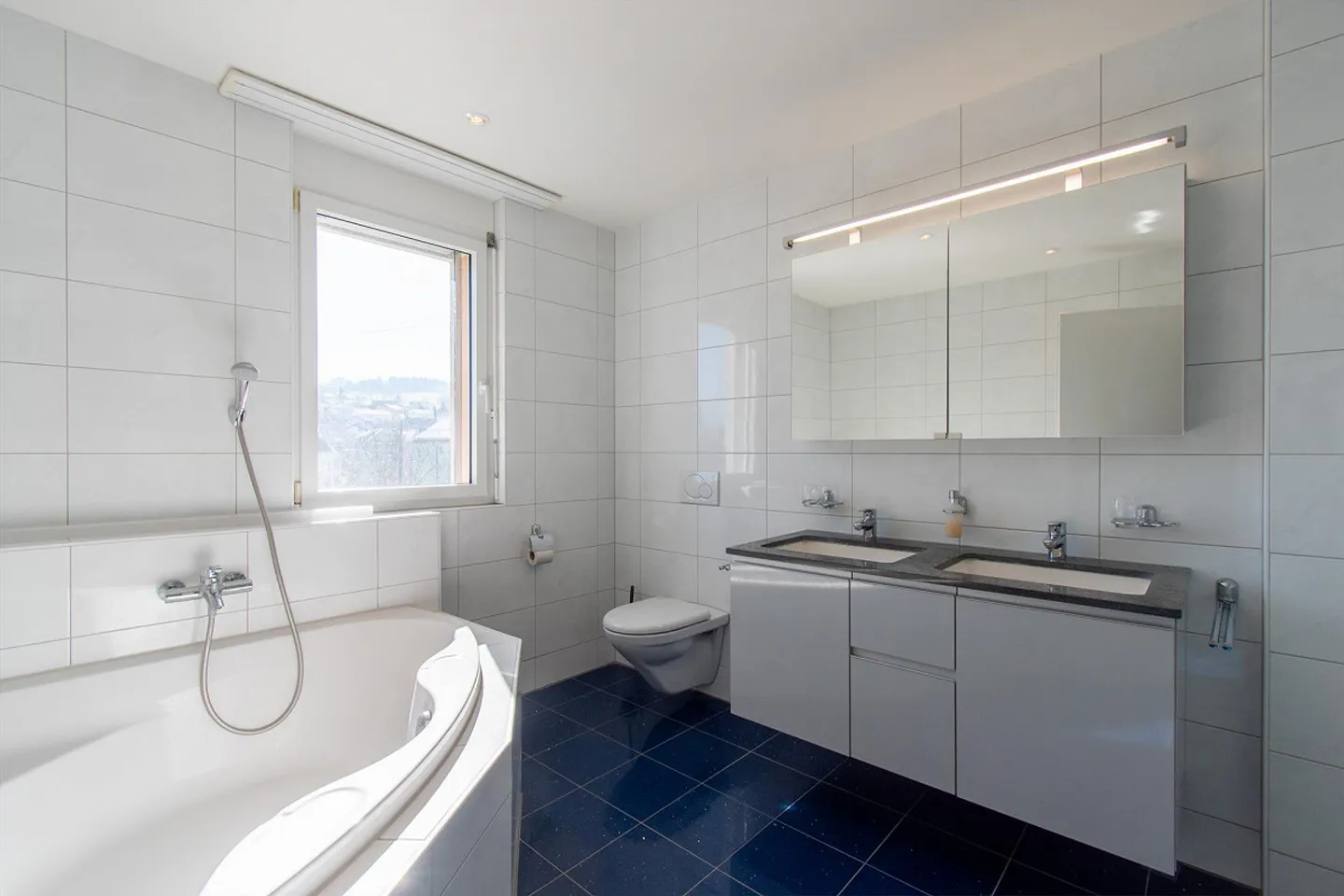 Spacious and bright 4.5 room apartment with balcony - Photo 16 of 21