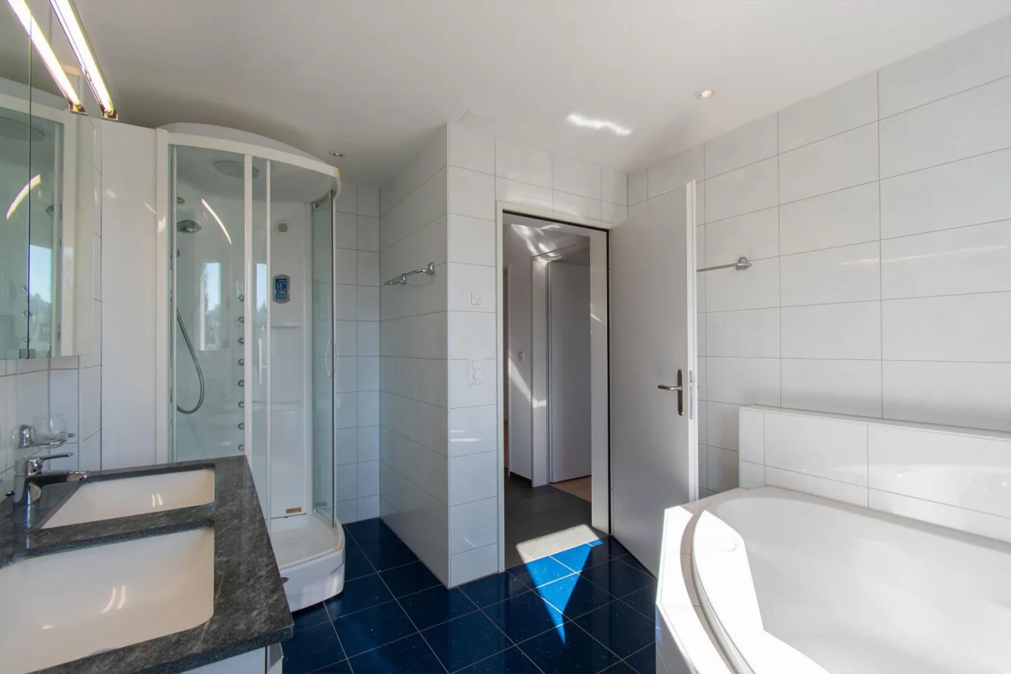 Spacious and bright 4.5 room apartment with balcony - Photo 17 of 21