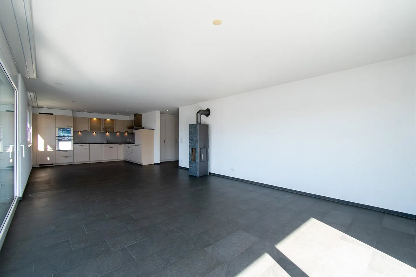 Spacious and bright 4.5 room apartment with balcony - Photo 8 of 21