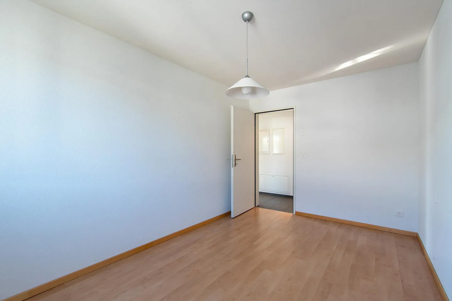 Spacious and bright 4.5 room apartment with balcony - Photo 14 of 21