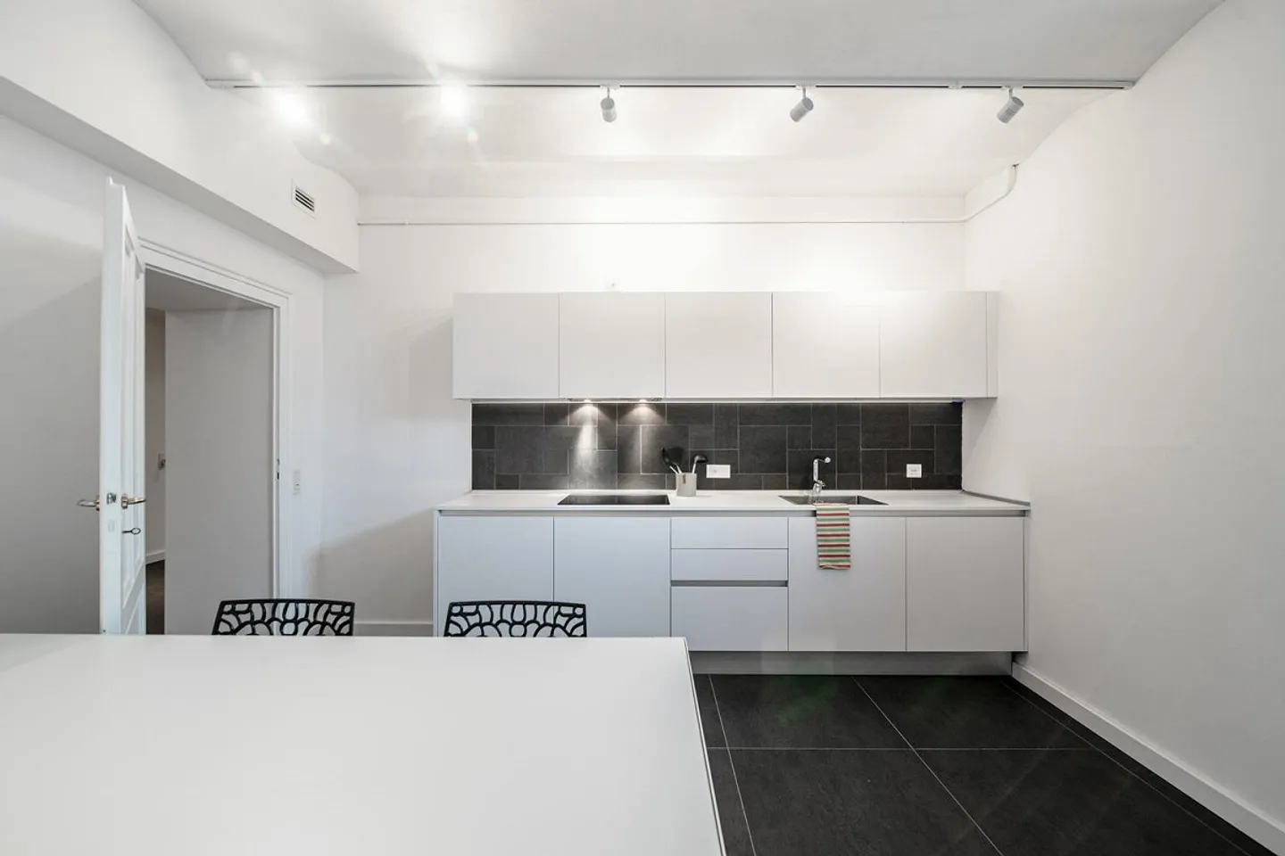 Direttamente dal Proprietario - Villa nel Centro di Lugano con Vista Completa sul Lago - Foto 26 di 30