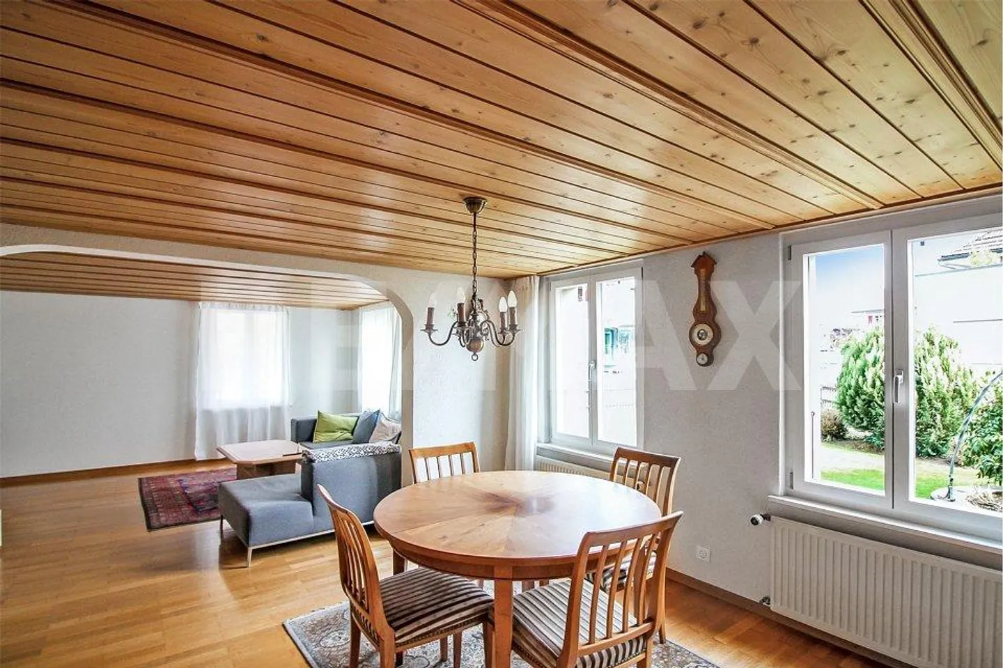 6½ Room Residential and Commercial Building with Development Potential in Central Location - Photo 3 of 10