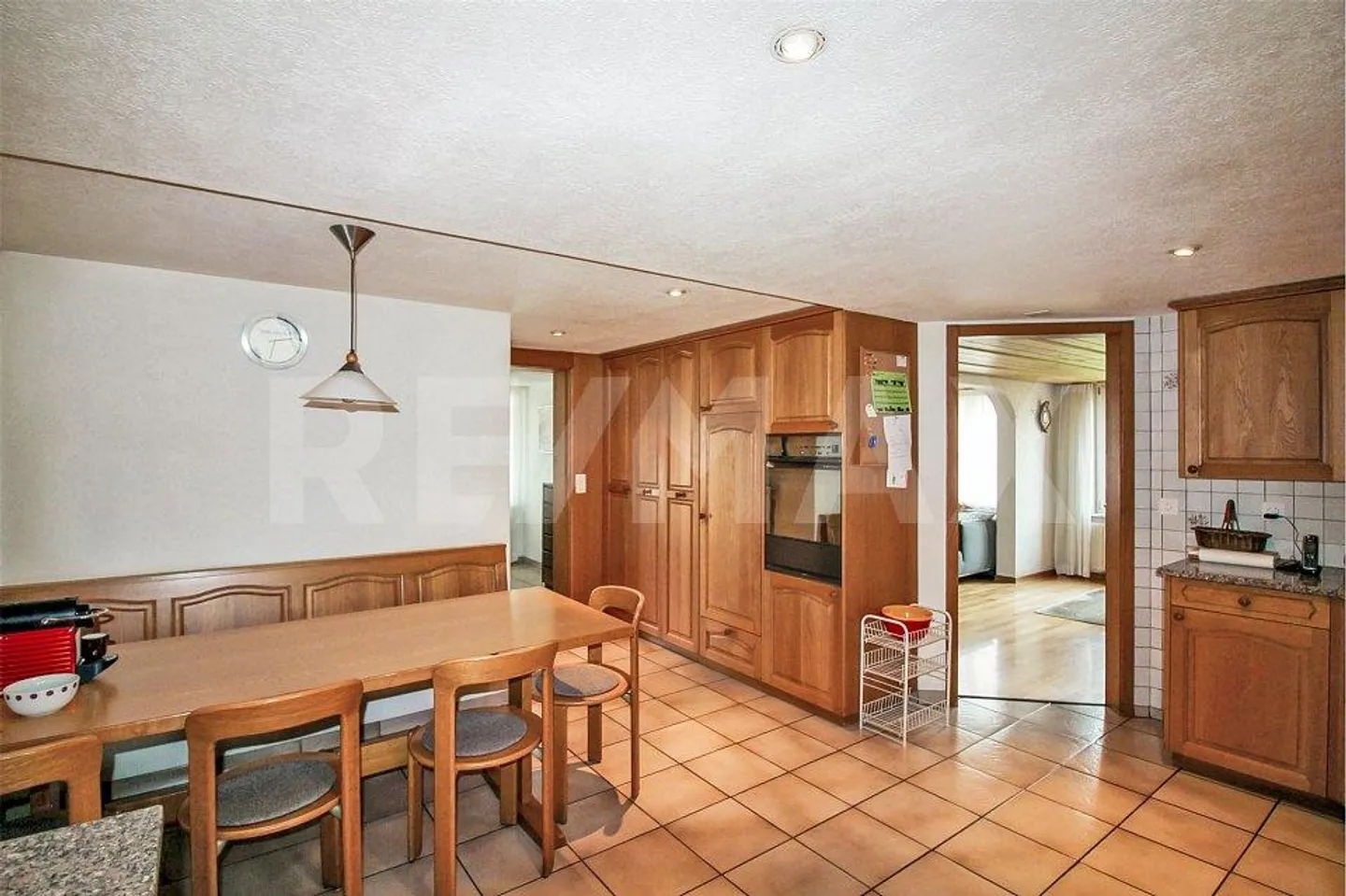 6½ Room Residential and Commercial Building with Development Potential in Central Location - Photo 5 of 10