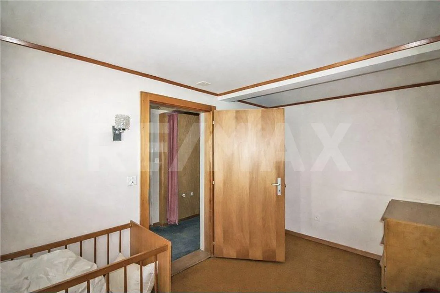 6½ Room Residential and Commercial Building with Development Potential in Central Location - Photo 8 of 10