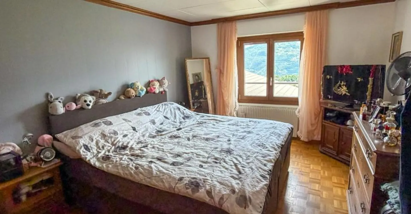 Casa di villaggio con tre appartamenti a Savièse - Foto 3 di 12