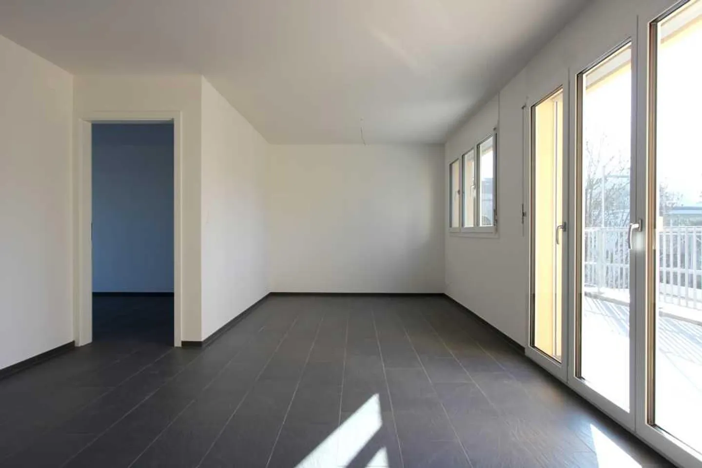 Superbe appartement en attique de 3,5 pièces à Zurich-Wiedikon - Photo 2 sur 7