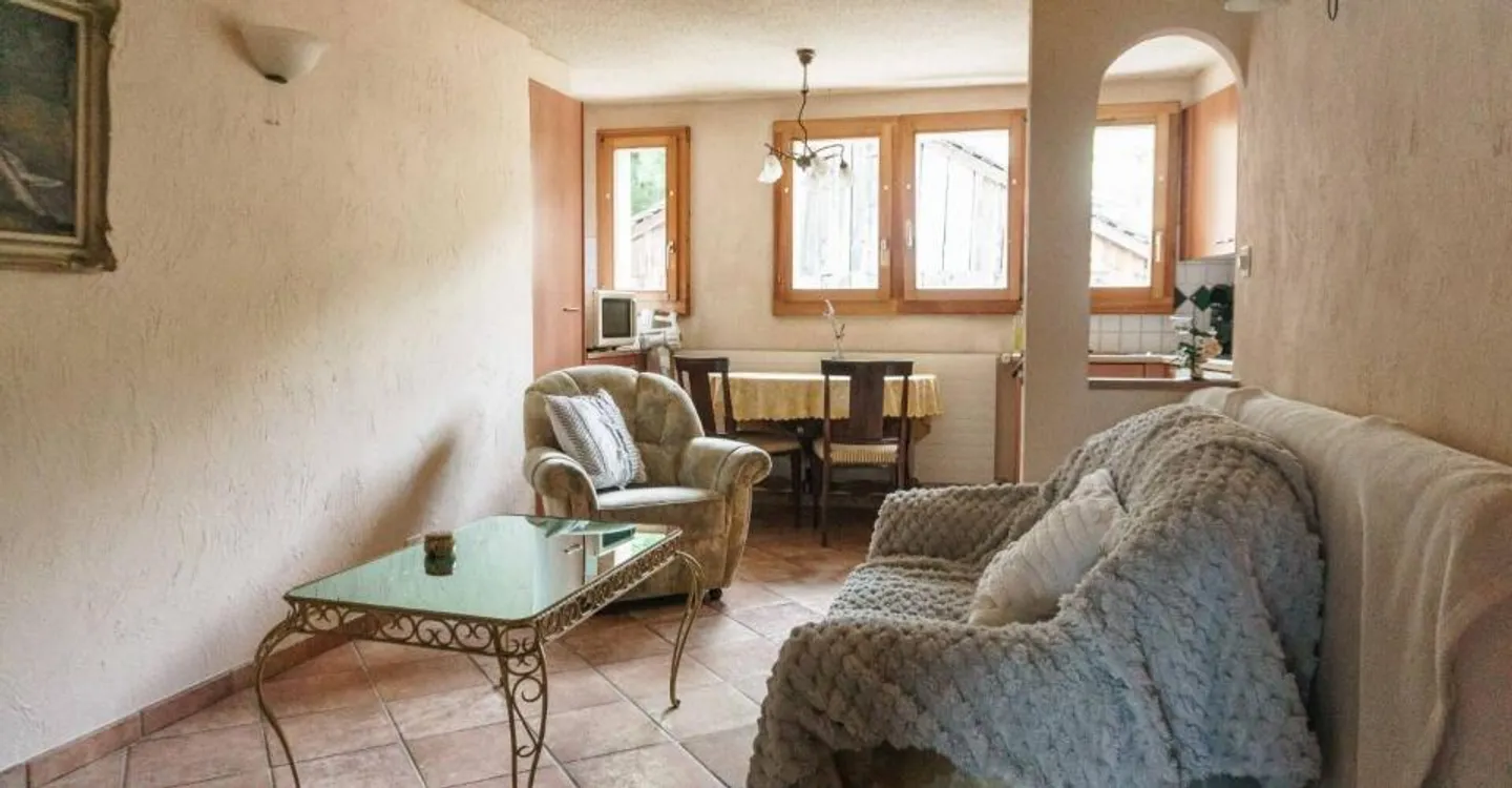 Casa di villaggio con tre appartamenti a Savièse - Foto 5 di 12