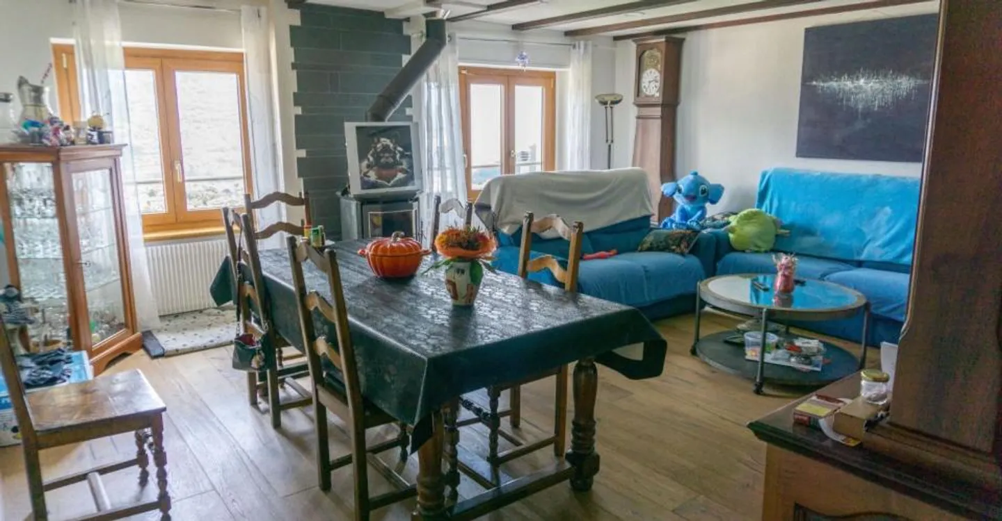 Casa di villaggio con tre appartamenti a Savièse - Foto 2 di 12
