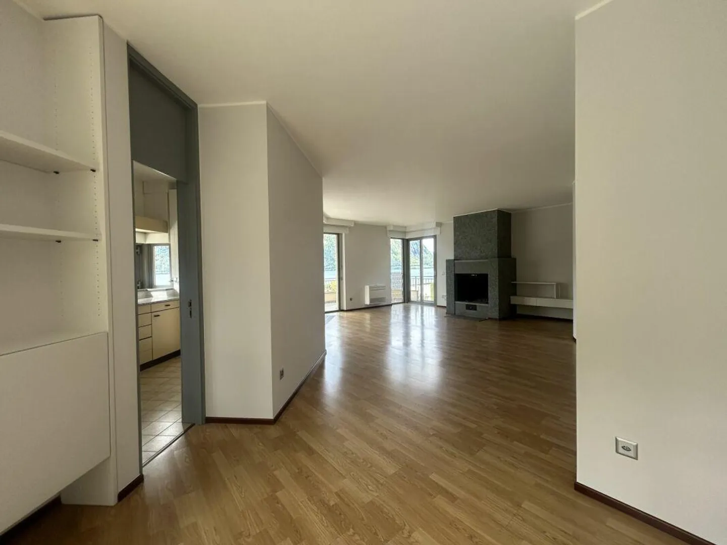 Belle appartement de 4.5 pièces avec vue spectaculaire sur le lac - Photo 4 sur 7