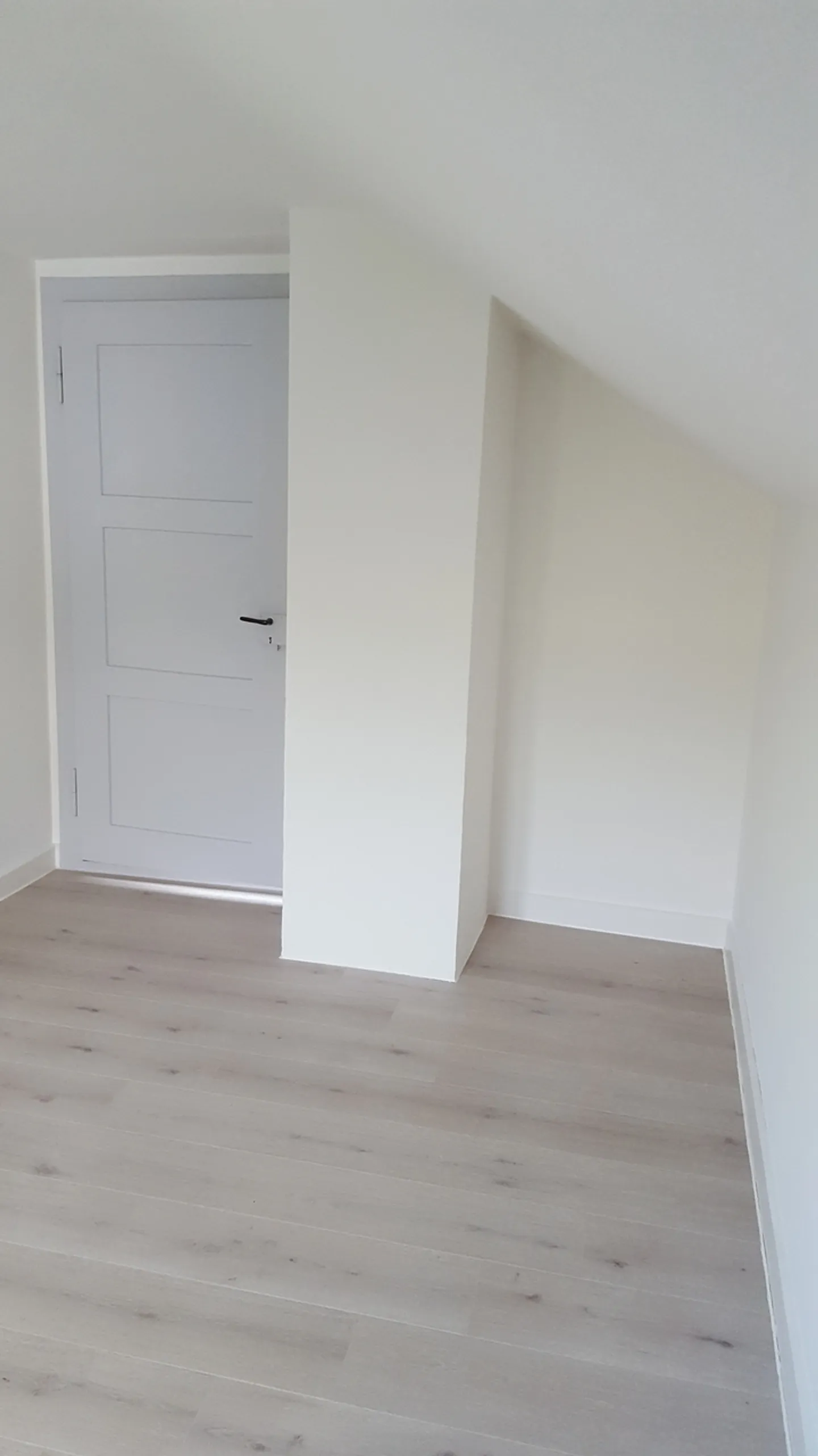 Modernes Einfamilienhaus mit Balkon - Foto 6 von 8