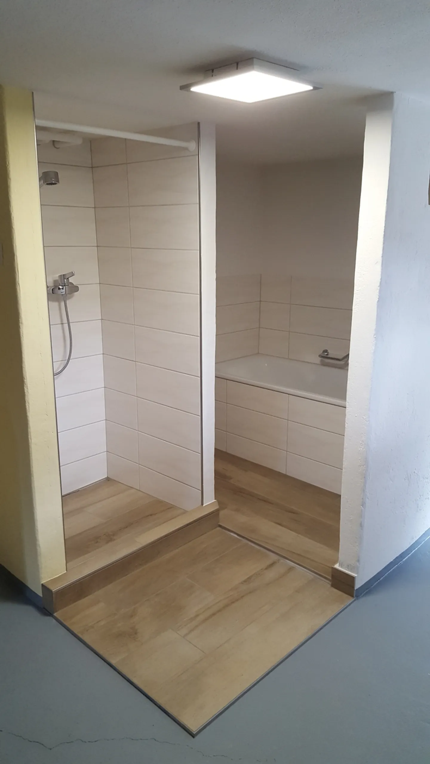 Modernes Einfamilienhaus mit Balkon - Foto 7 von 8