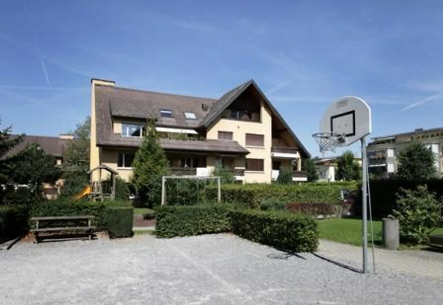 Vous cherchez une place de parking ? Nous avons la solution - maintenant votre place de parking... - Photo 1 sur 1