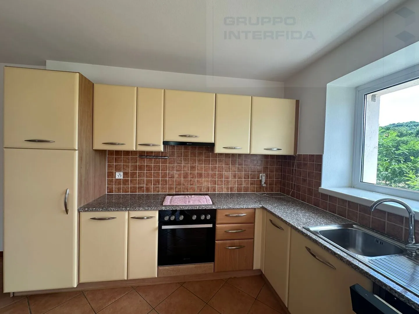 Affascinante casa su tre livelli - Foto 4 di 16