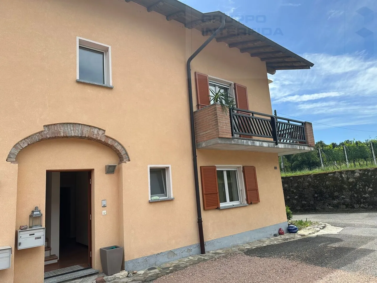 Affascinante casa su tre livelli - Foto 1 di 16
