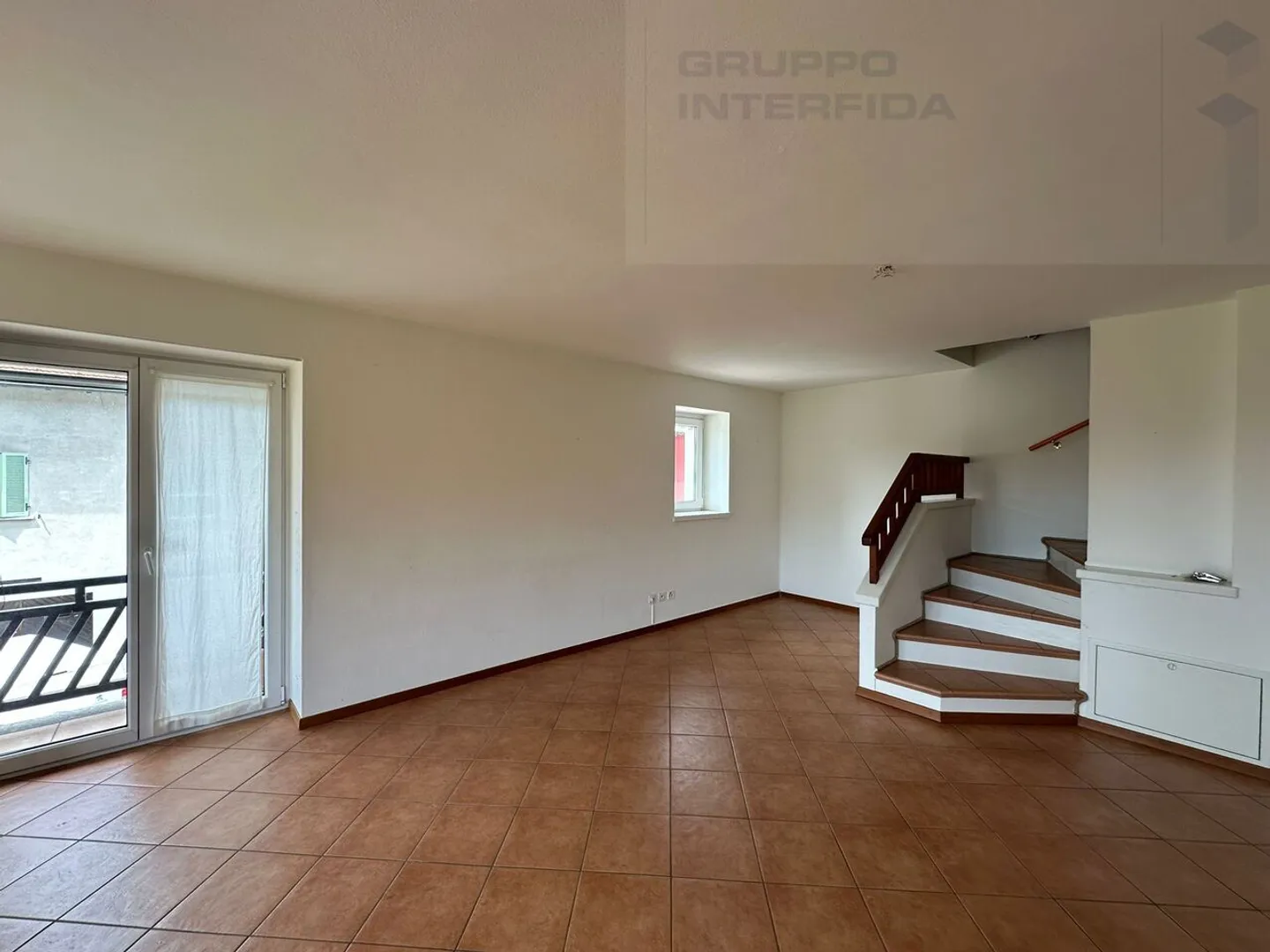 Affascinante casa su tre livelli - Foto 7 di 16