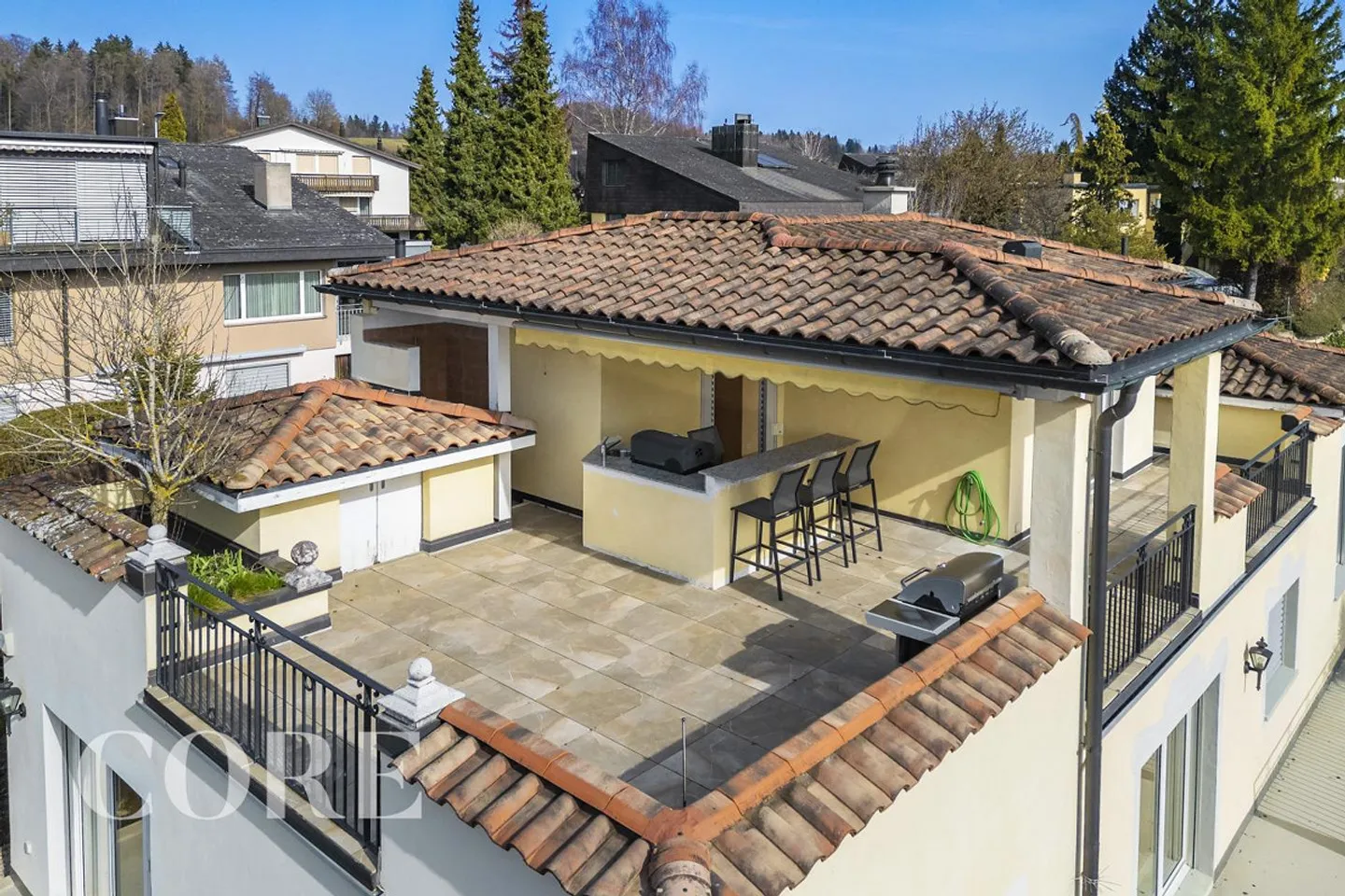 Sunny House with Mountain View and Privacy in Prime Location - Photo 2 of 11