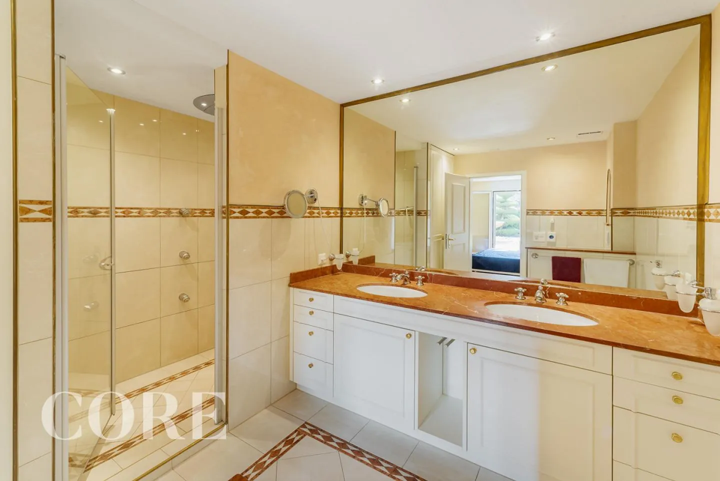 Sunny House with Mountain View and Privacy in Prime Location - Photo 6 of 11