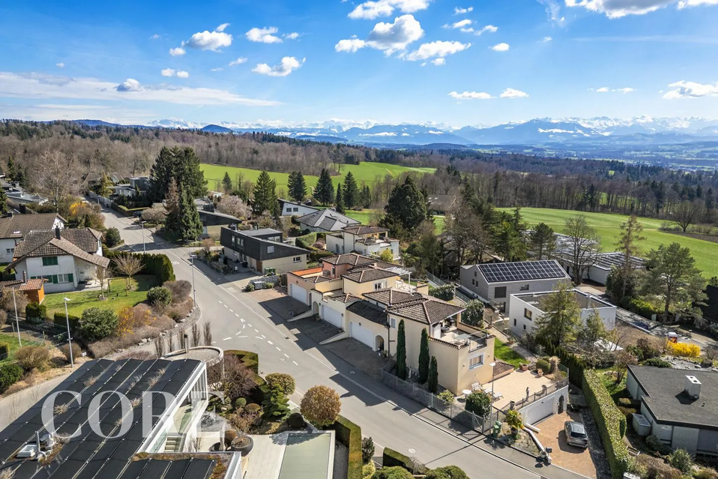 Sunny House with Mountain View and Privacy in Prime Location - Photo 8 of 11