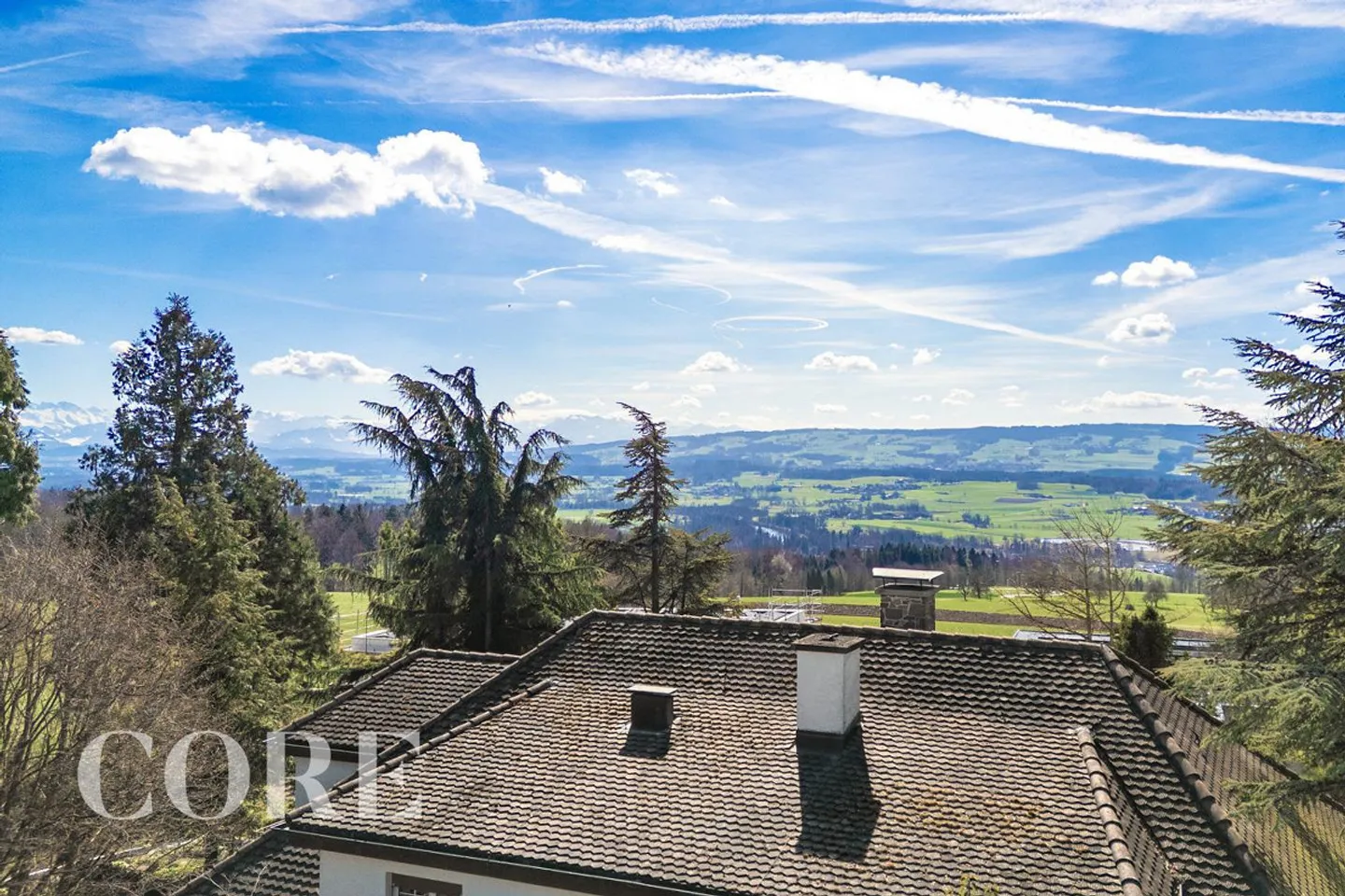 Sunny House with Mountain View and Privacy in Prime Location - Photo 3 of 11