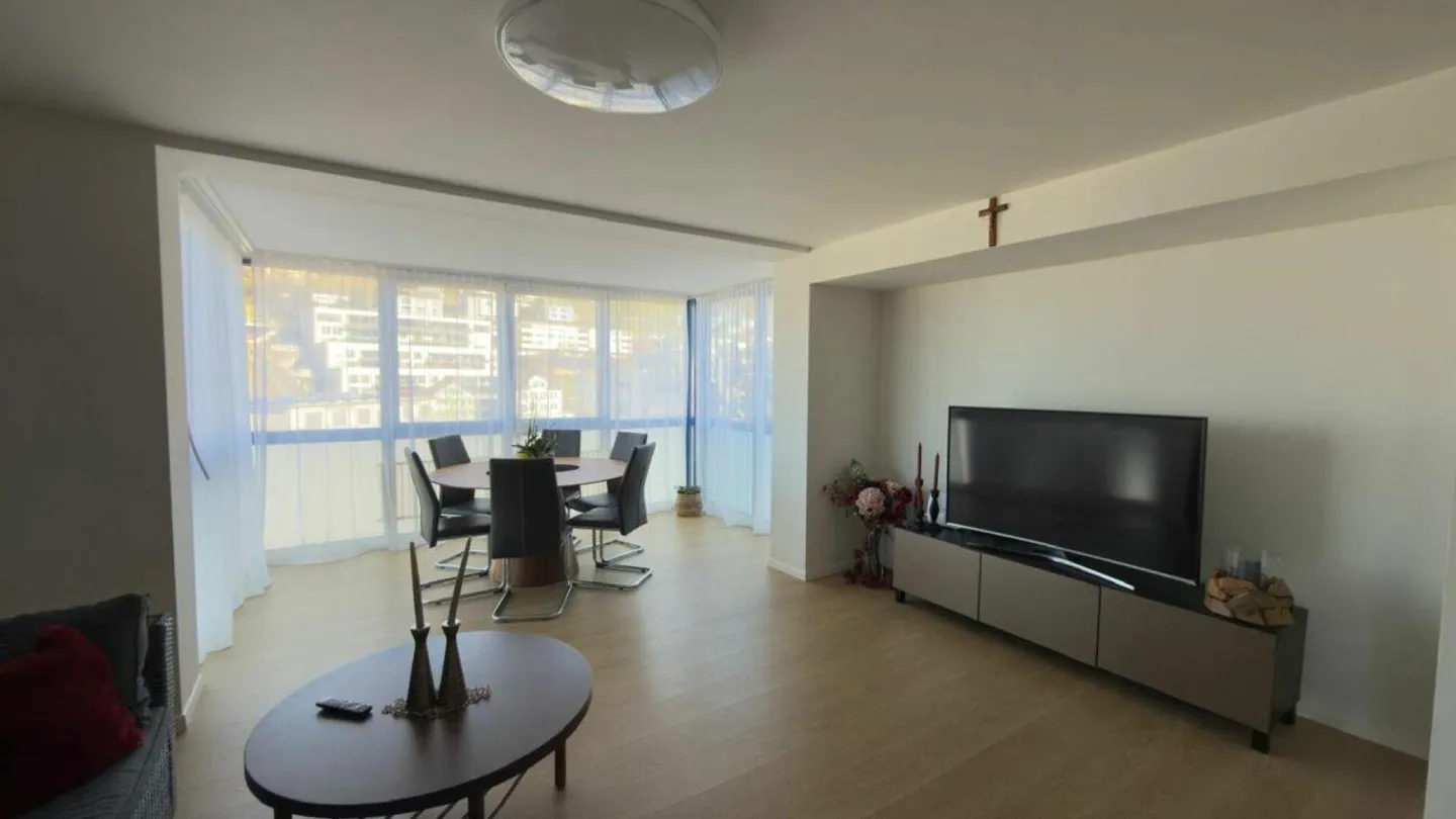 Beautiful 4.5 Room Apartment - Photo 3 of 6