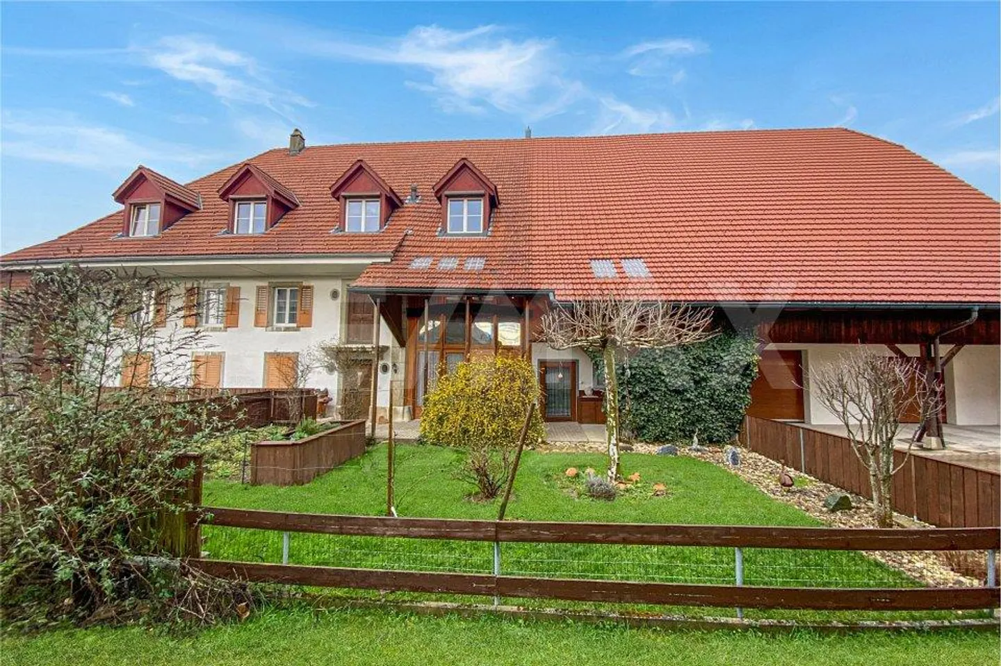 Maison multifamiliale avec amour pour le charme des vieux bâtiments - Photo 2 sur 10