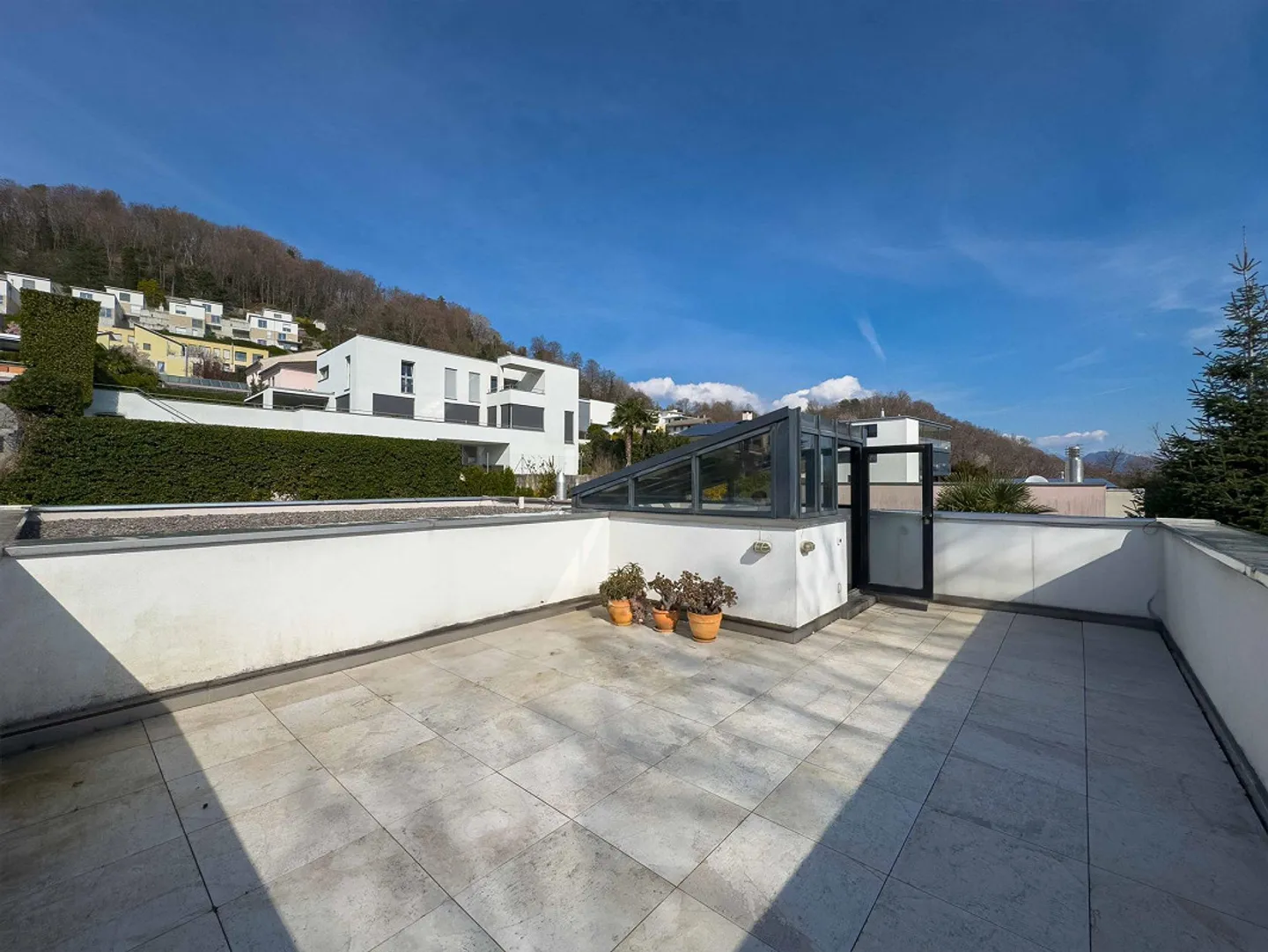 Villa moderne avec piscine intérieure à Collina d’Oro - Photo 13 sur 16