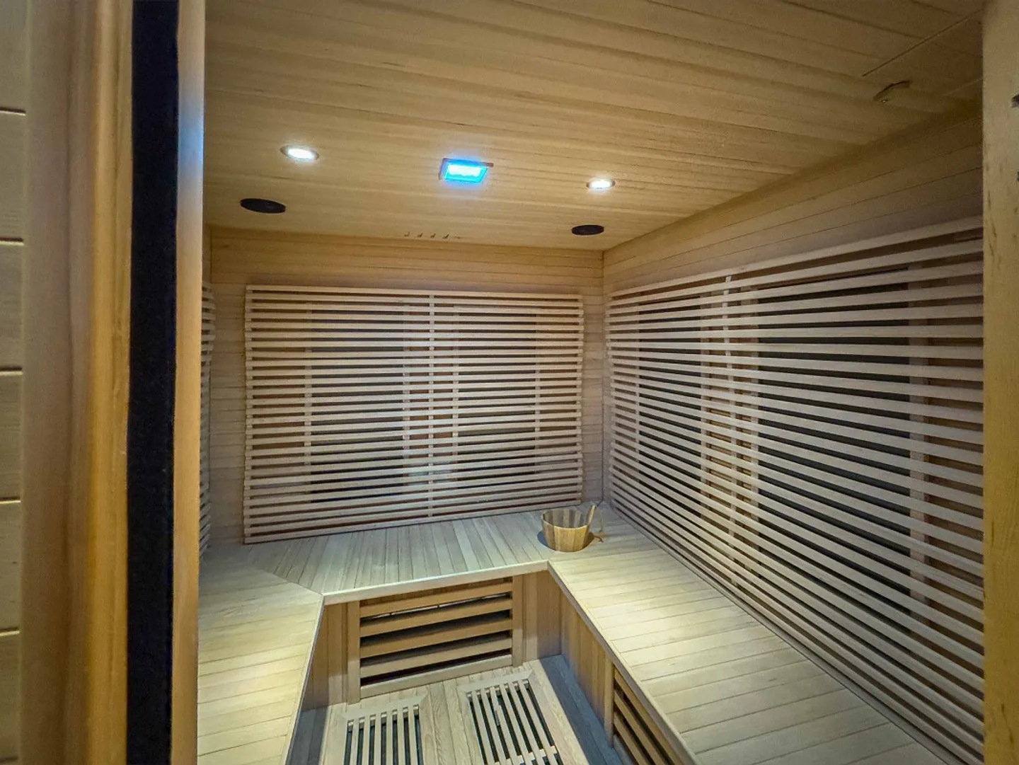 Villa moderne avec piscine intérieure à Collina d’Oro - Photo 12 sur 16