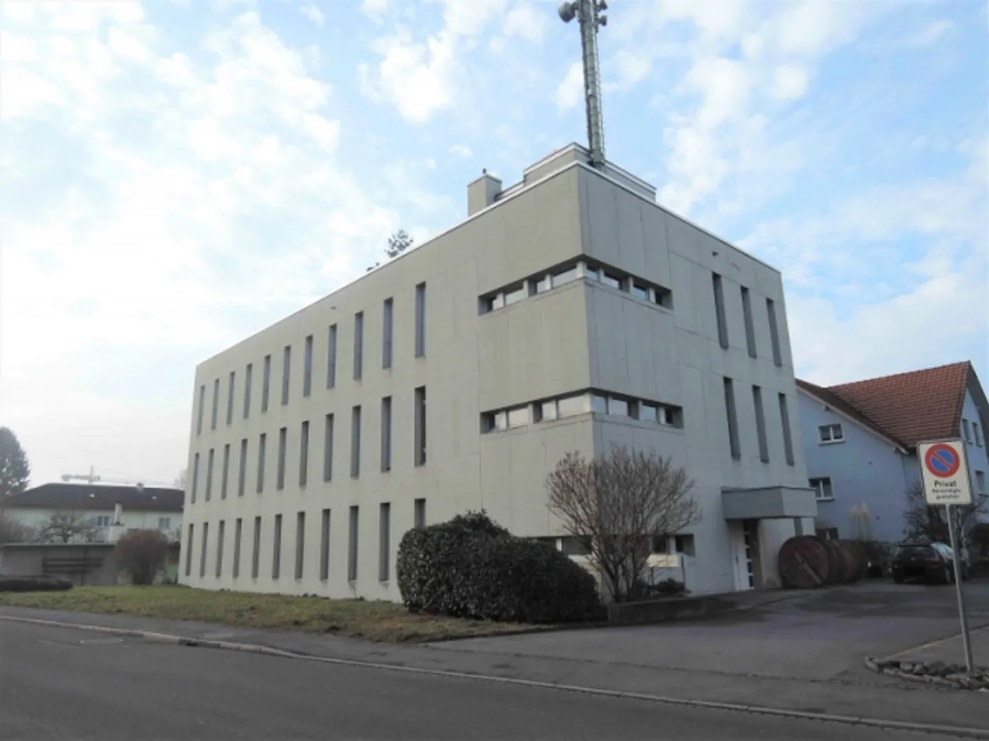 Mixed-use building for rent - Photo 4 of 6