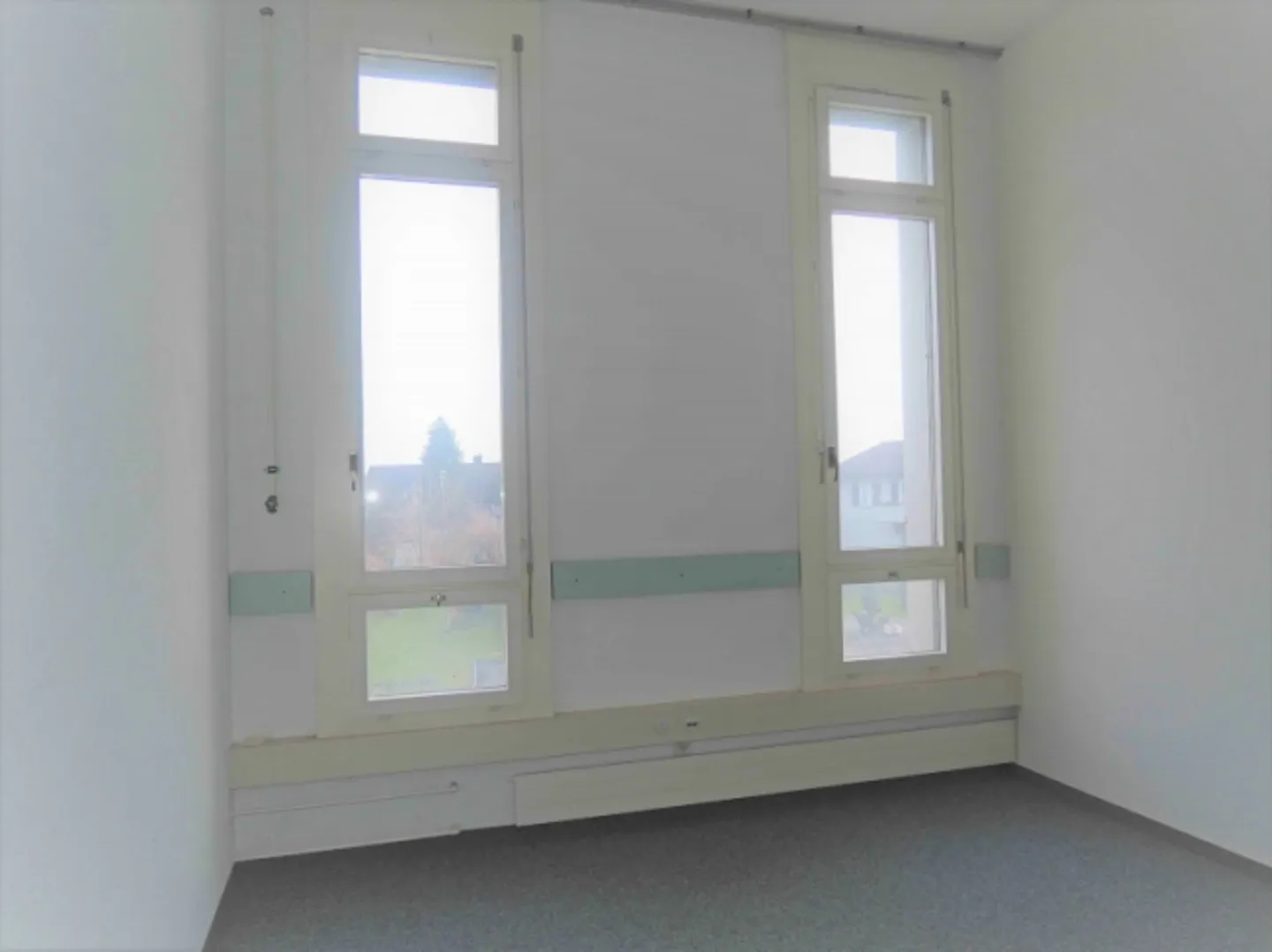 Mixed-use building for rent - Photo 5 of 6