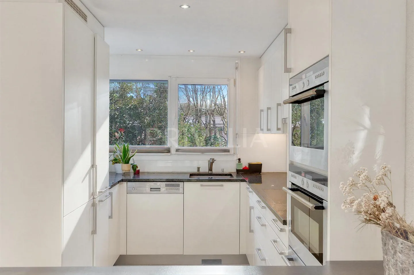 Contemporary Villa in Veyrier - Photo 3 of 8