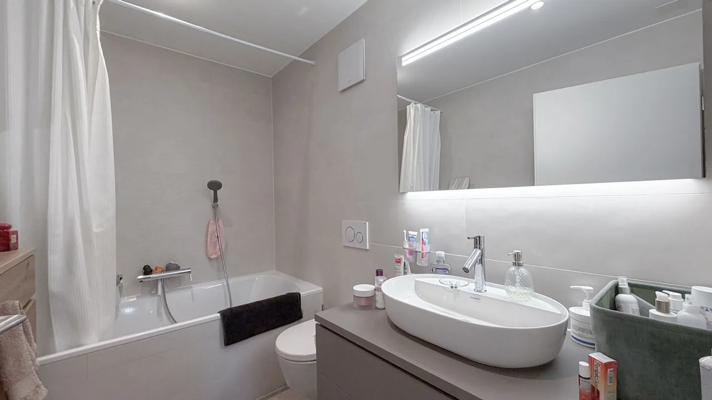 Family apartment 4.5 rooms with private garden and two terraces - Photo 15 of 16