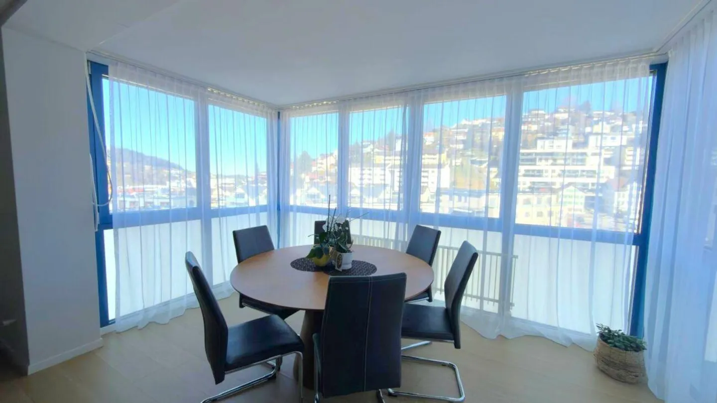 Geräumige Wohnung mit Aussicht - Foto 2 von 6