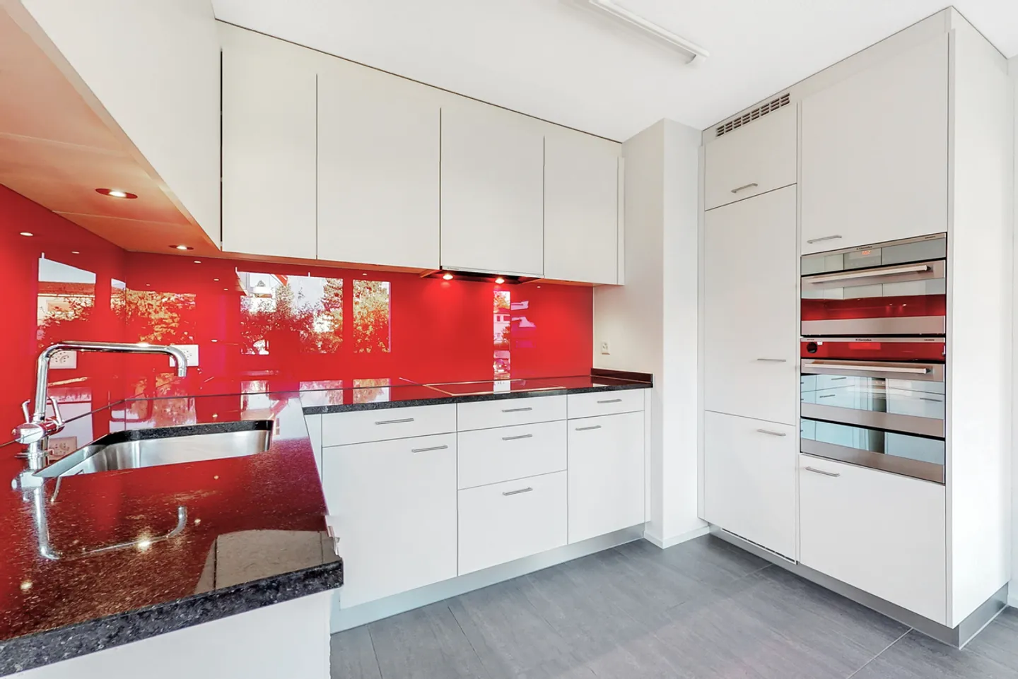 Living in the tax-friendly Meggen! - Photo 2 of 9