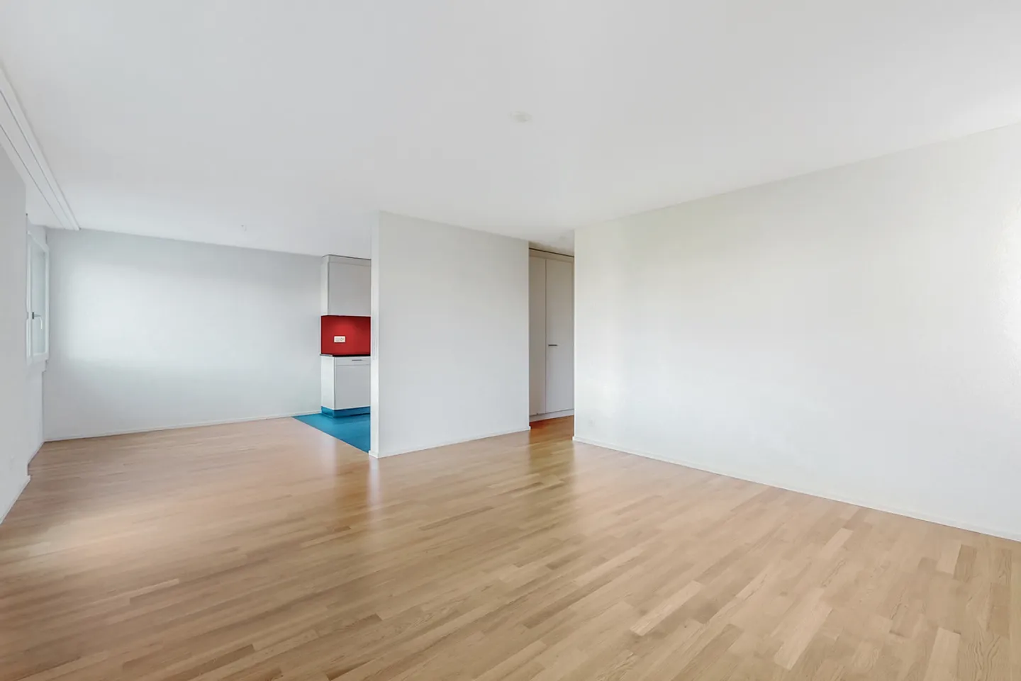 Living in the tax-friendly Meggen! - Photo 3 of 9